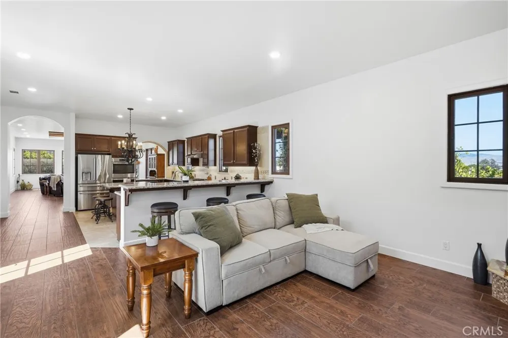 1935 Vista Del Pueblo Nipomo, CA 93444