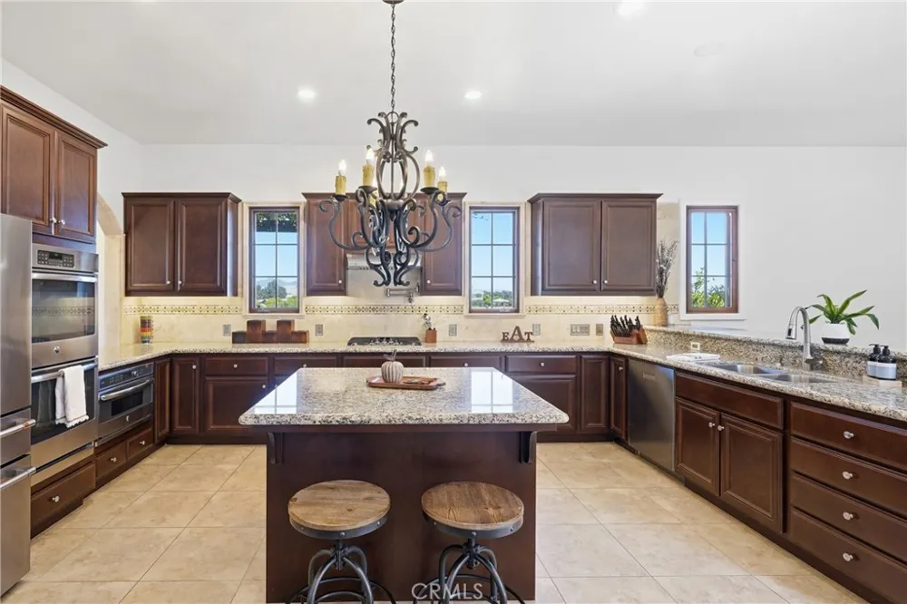 1935 Vista Del Pueblo Nipomo, CA 93444