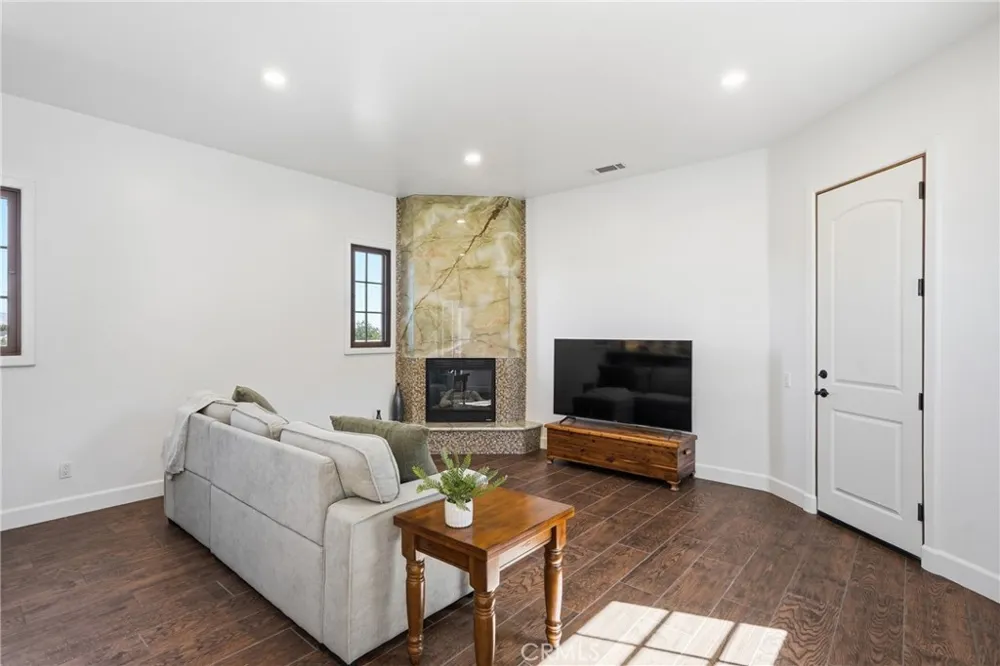 1935 Vista Del Pueblo Nipomo, CA 93444