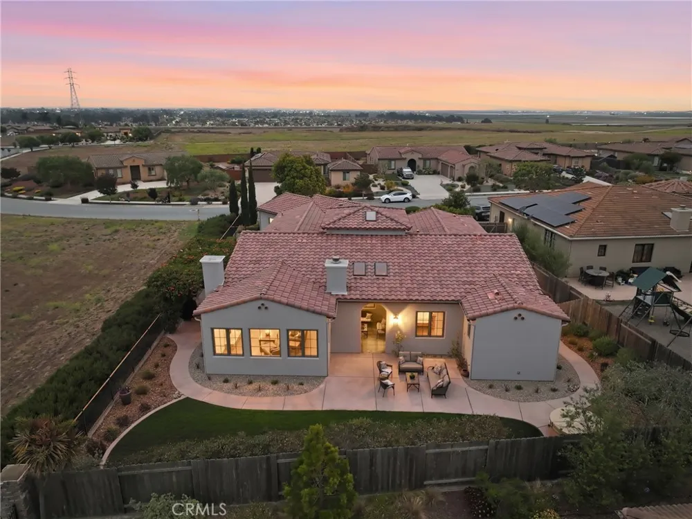 1935 Vista Del Pueblo Nipomo, CA 93444