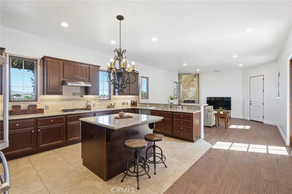 1935 Vista Del Pueblo Nipomo, CA 93444