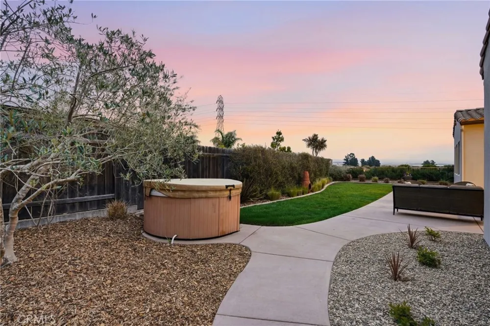 1935 Vista Del Pueblo Nipomo, CA 93444