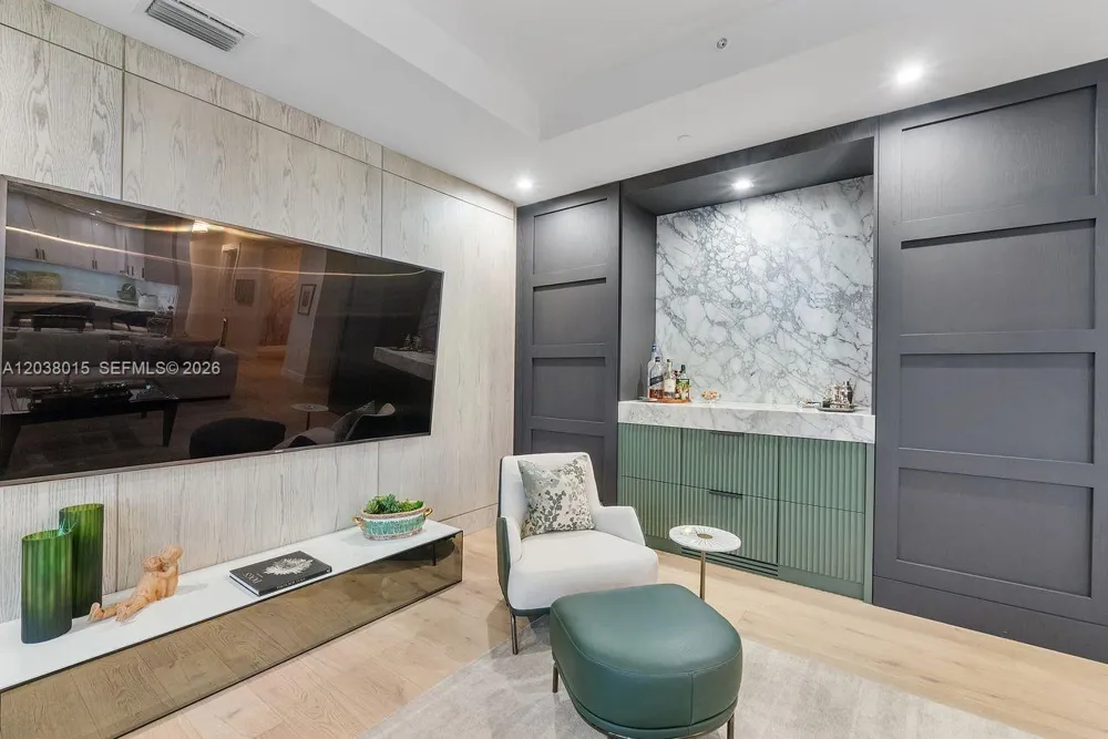 718 Valencia Ave #403 Coral Gables, FL 33134