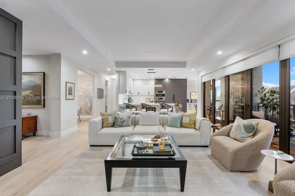 718 Valencia Ave #403 Coral Gables, FL 33134