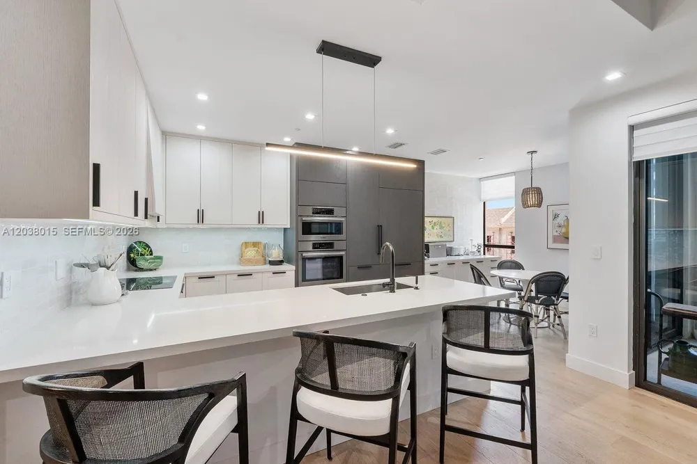718 Valencia Ave #403 Coral Gables, FL 33134
