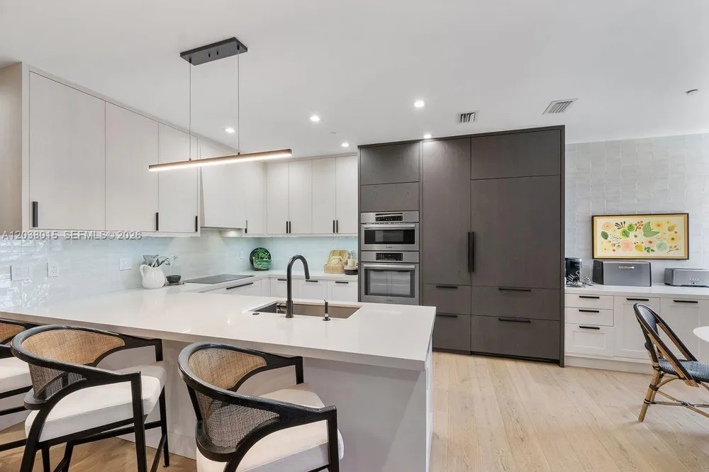 718 Valencia Ave #403 Coral Gables, FL 33134