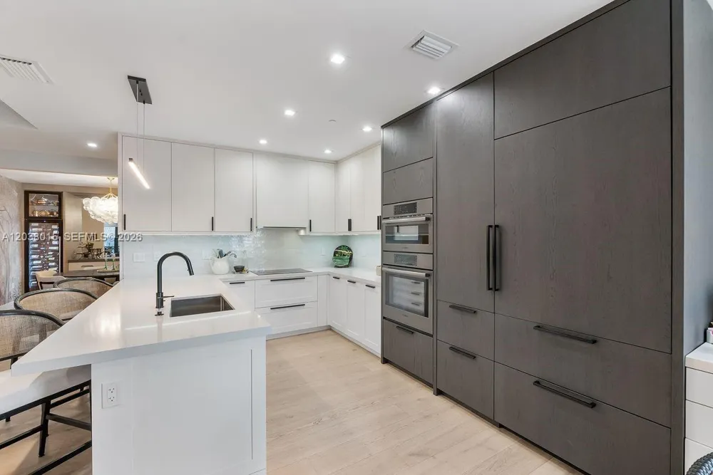 718 Valencia Ave #403 Coral Gables, FL 33134