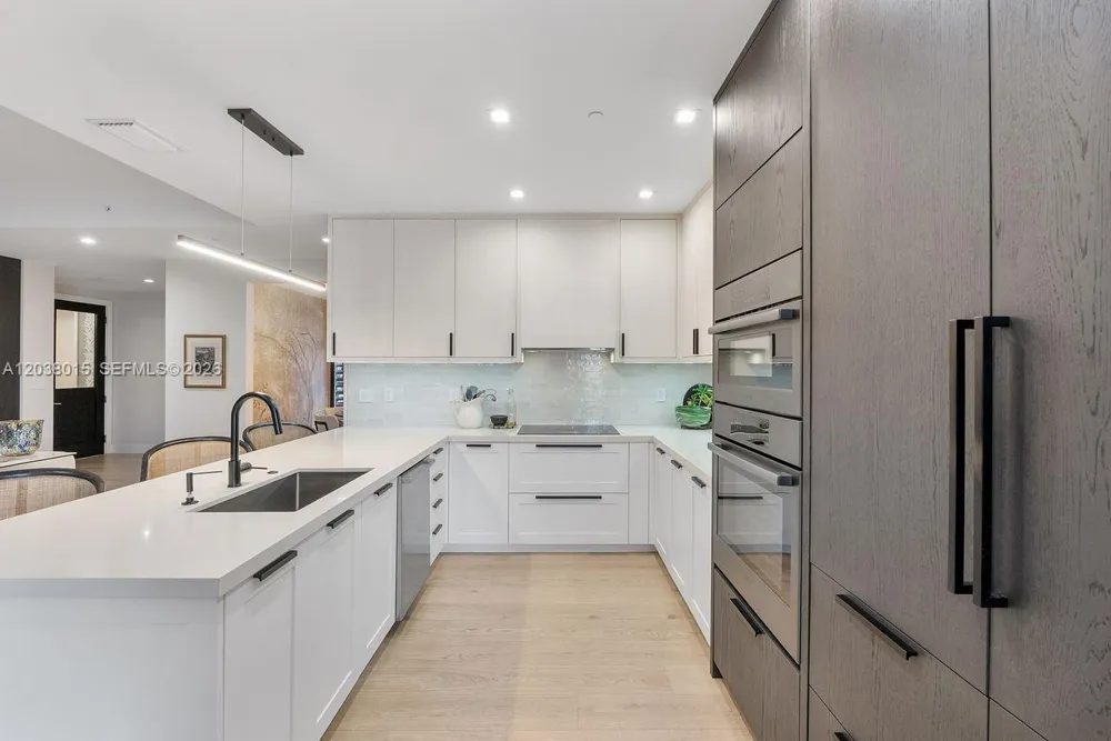 718 Valencia Ave #403 Coral Gables, FL 33134