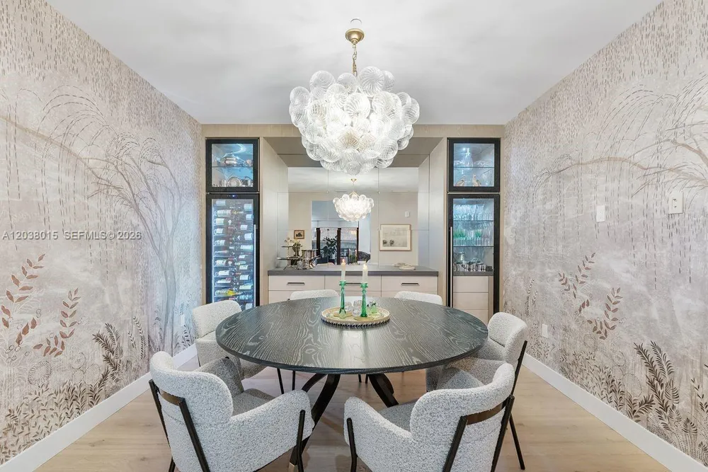 718 Valencia Ave #403 Coral Gables, FL 33134