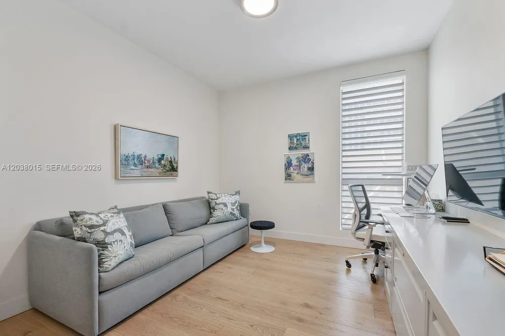 718 Valencia Ave #403 Coral Gables, FL 33134