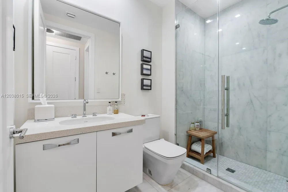 718 Valencia Ave #403 Coral Gables, FL 33134