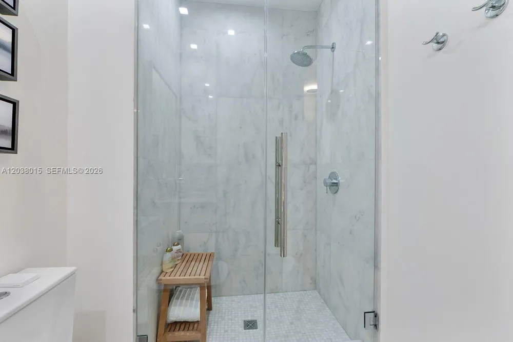 718 Valencia Ave #403 Coral Gables, FL 33134