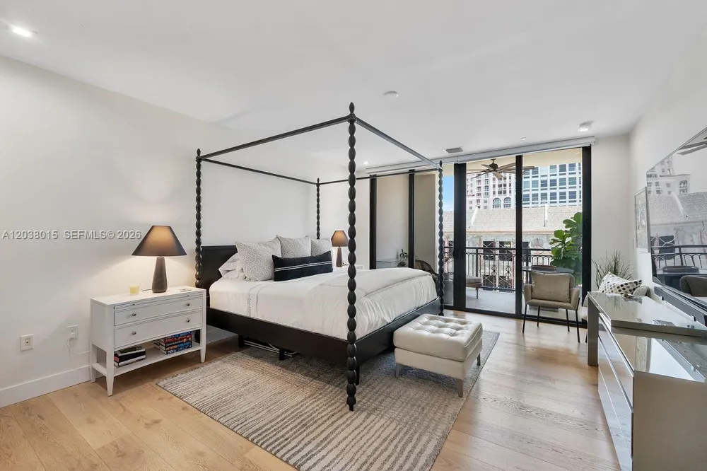 718 Valencia Ave #403 Coral Gables, FL 33134