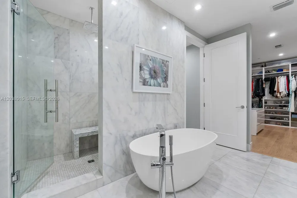 718 Valencia Ave #403 Coral Gables, FL 33134