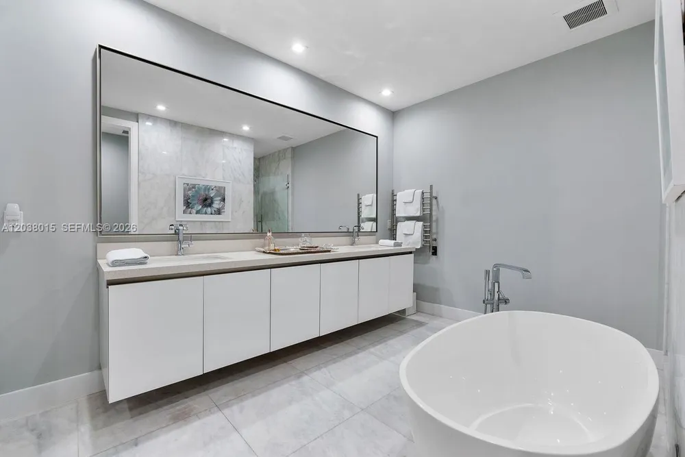 718 Valencia Ave #403 Coral Gables, FL 33134