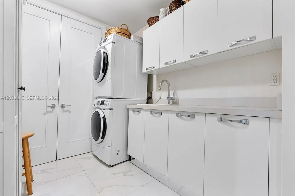 718 Valencia Ave #403 Coral Gables, FL 33134