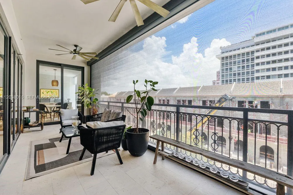 718 Valencia Ave #403 Coral Gables, FL 33134