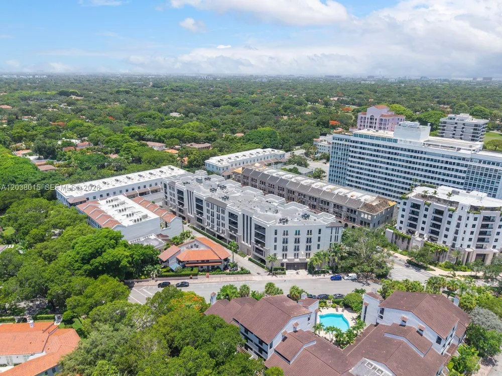 718 Valencia Ave #403 Coral Gables, FL 33134