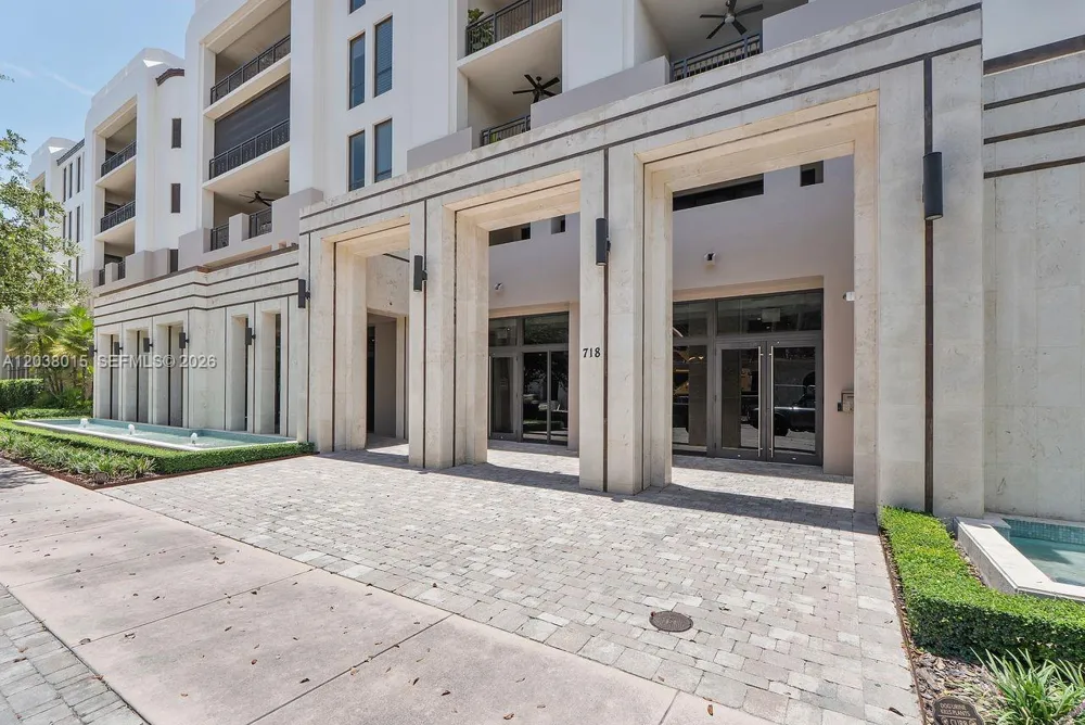 718 Valencia Ave #403 Coral Gables, FL 33134