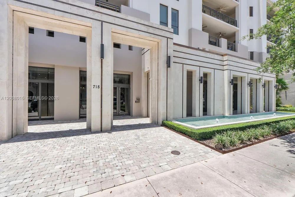 718 Valencia Ave #403 Coral Gables, FL 33134