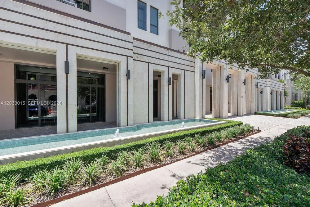 718 Valencia Ave #403 Coral Gables, FL 33134