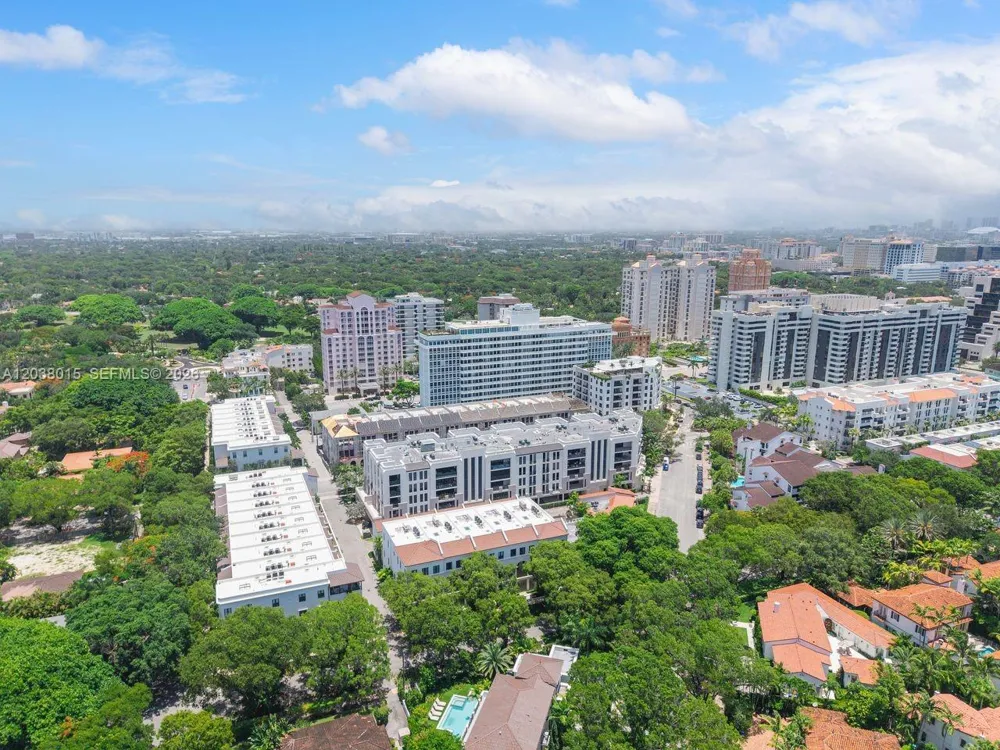 718 Valencia Ave #403 Coral Gables, FL 33134