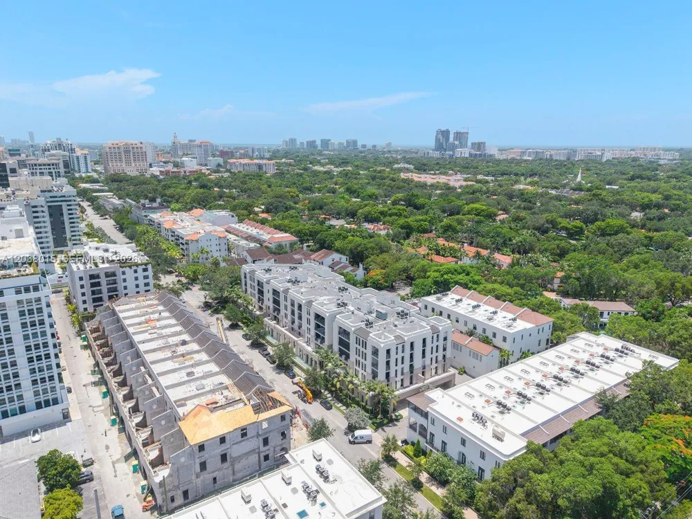 718 Valencia Ave #403 Coral Gables, FL 33134