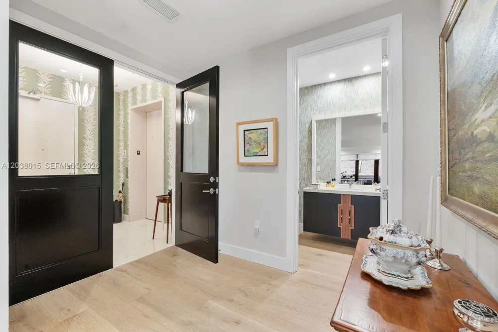 718 Valencia Ave #403 Coral Gables, FL 33134