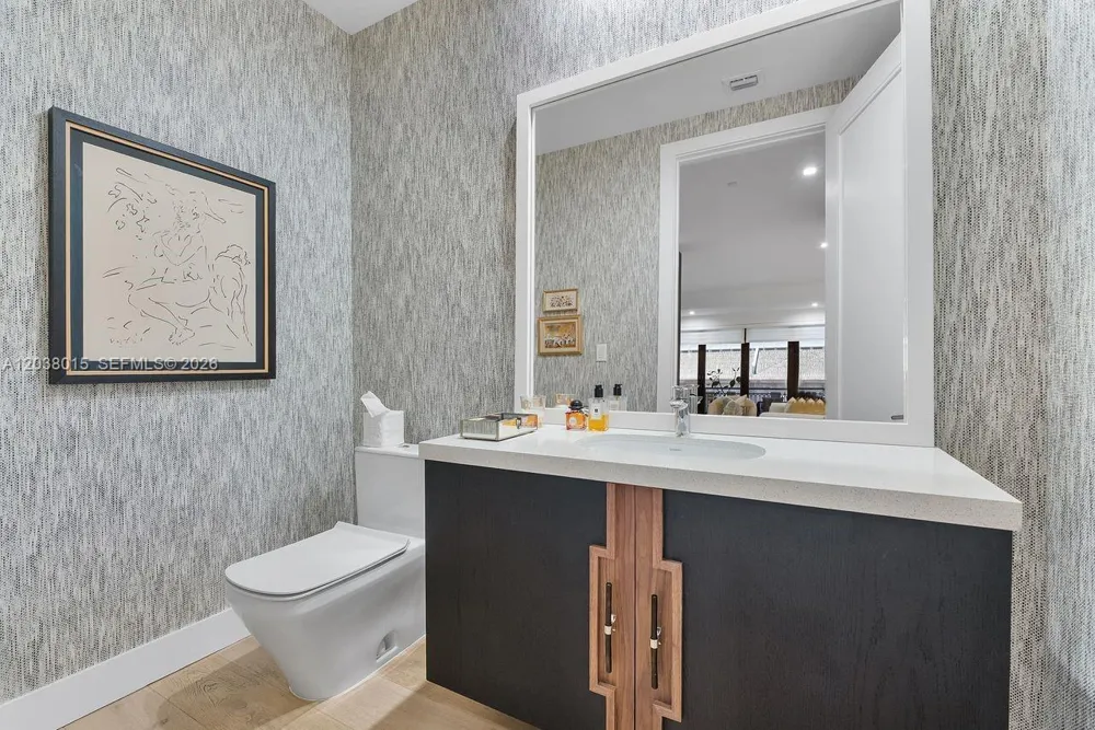 718 Valencia Ave #403 Coral Gables, FL 33134