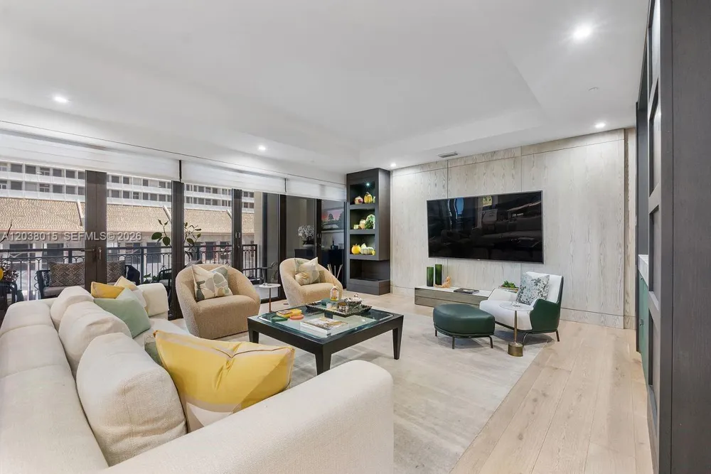 718 Valencia Ave #403 Coral Gables, FL 33134