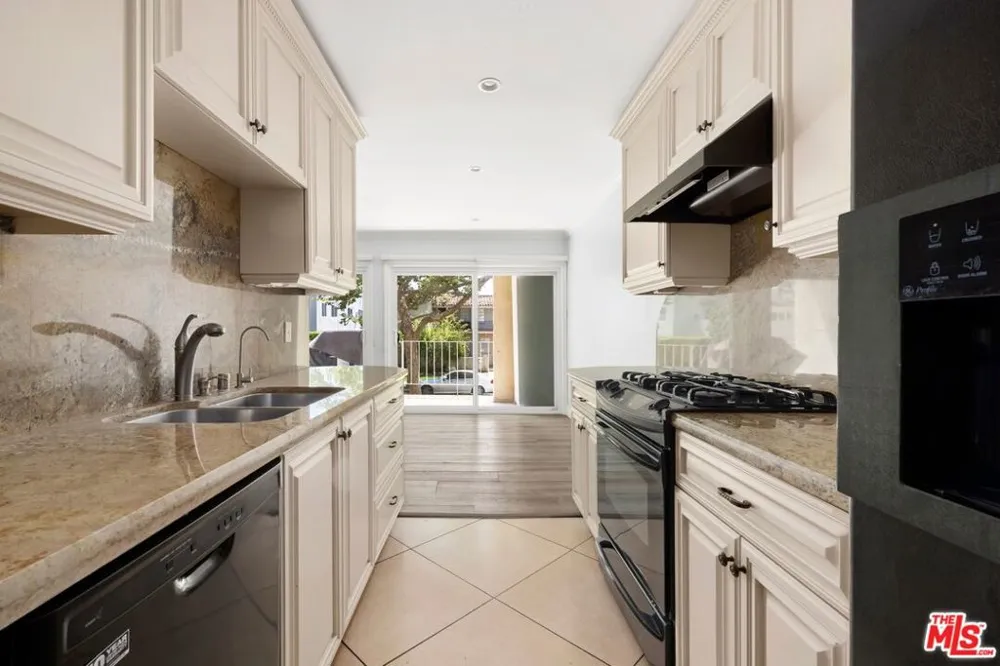 423 S Rexford Drive #106 Beverly Hills, CA 90212