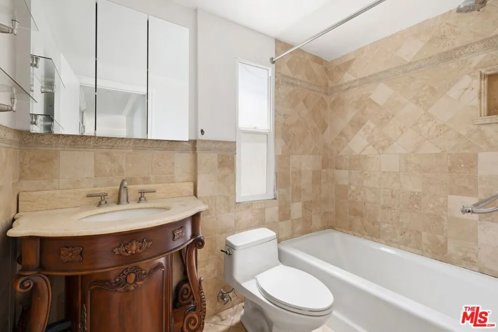423 S Rexford Drive #106 Beverly Hills, CA 90212
