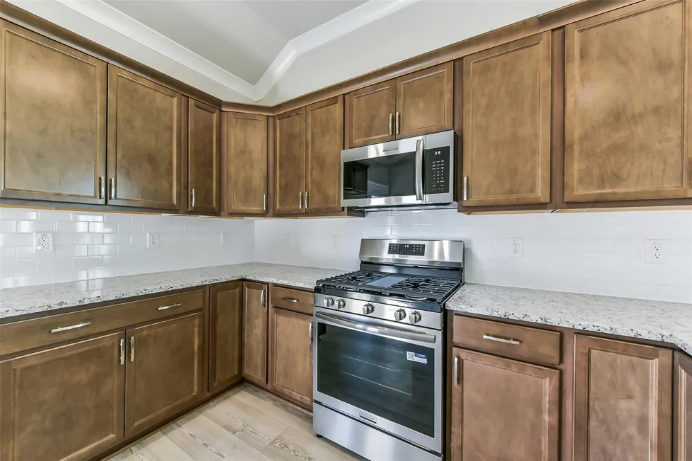 21107 Autumn Heights Bonney, TX 77583