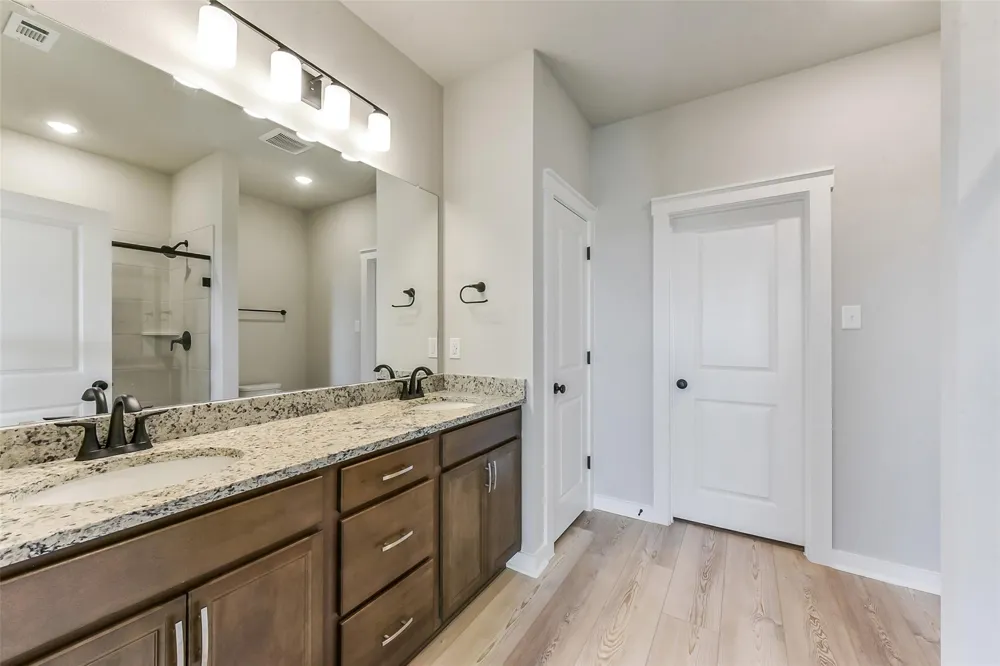 21107 Autumn Heights Bonney, TX 77583