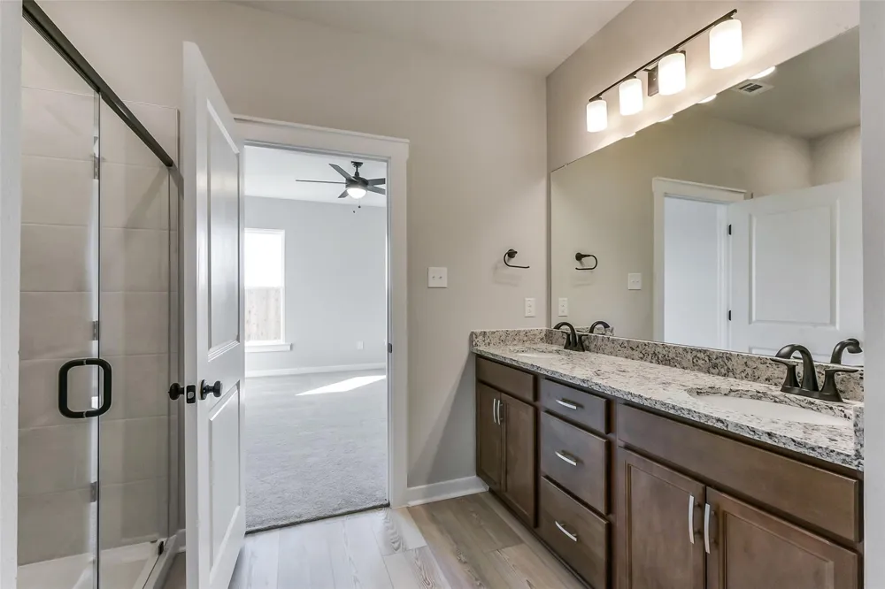 21107 Autumn Heights Bonney, TX 77583