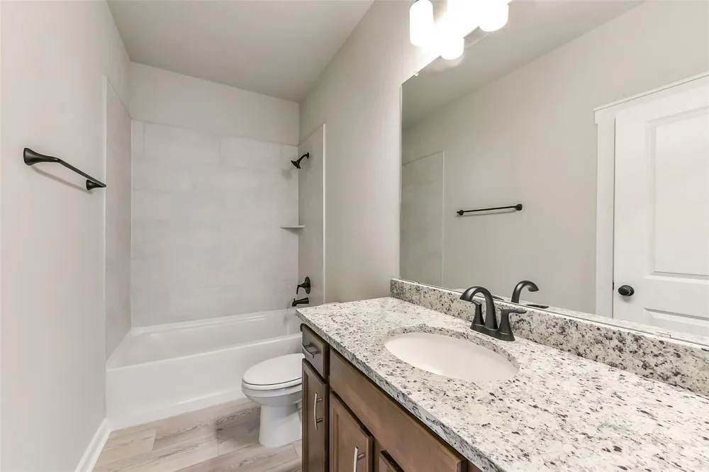 21107 Autumn Heights Bonney, TX 77583