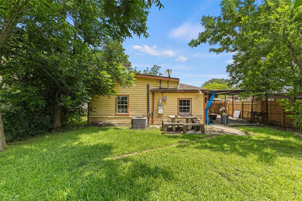 211 Crescent Drive Pasadena, TX 77506