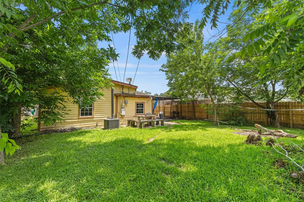 211 Crescent Drive Pasadena, TX 77506