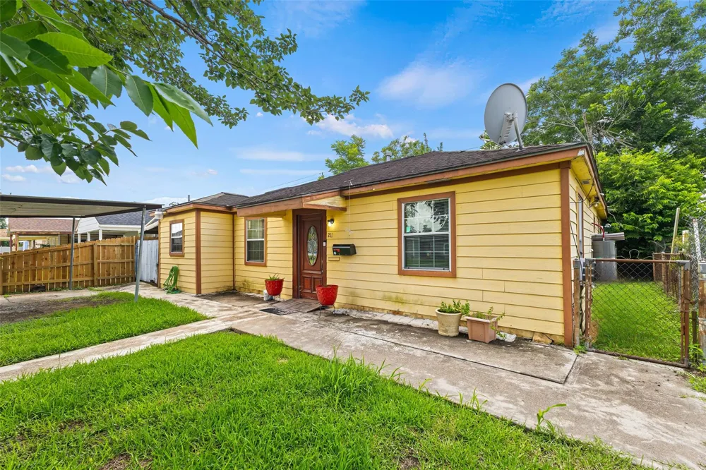211 Crescent Drive Pasadena, TX 77506