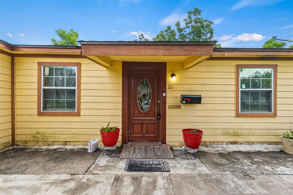 211 Crescent Drive Pasadena, TX 77506