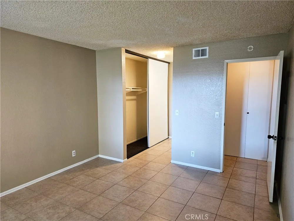 2554 Olive Drive #9 Palmdale, CA 93550