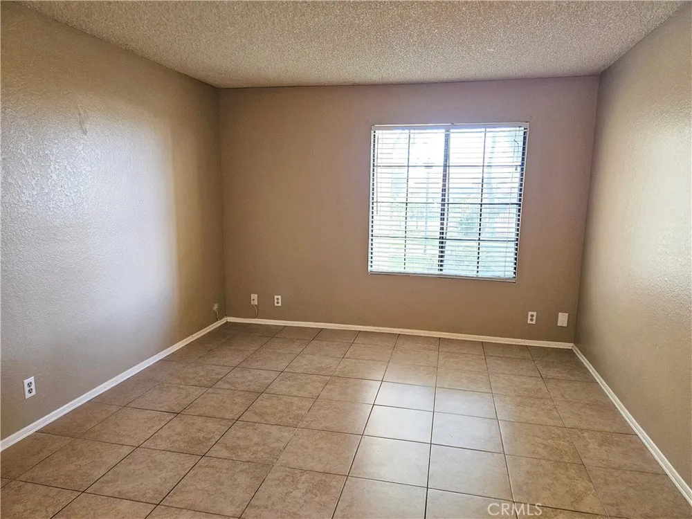 2554 Olive Drive #9 Palmdale, CA 93550