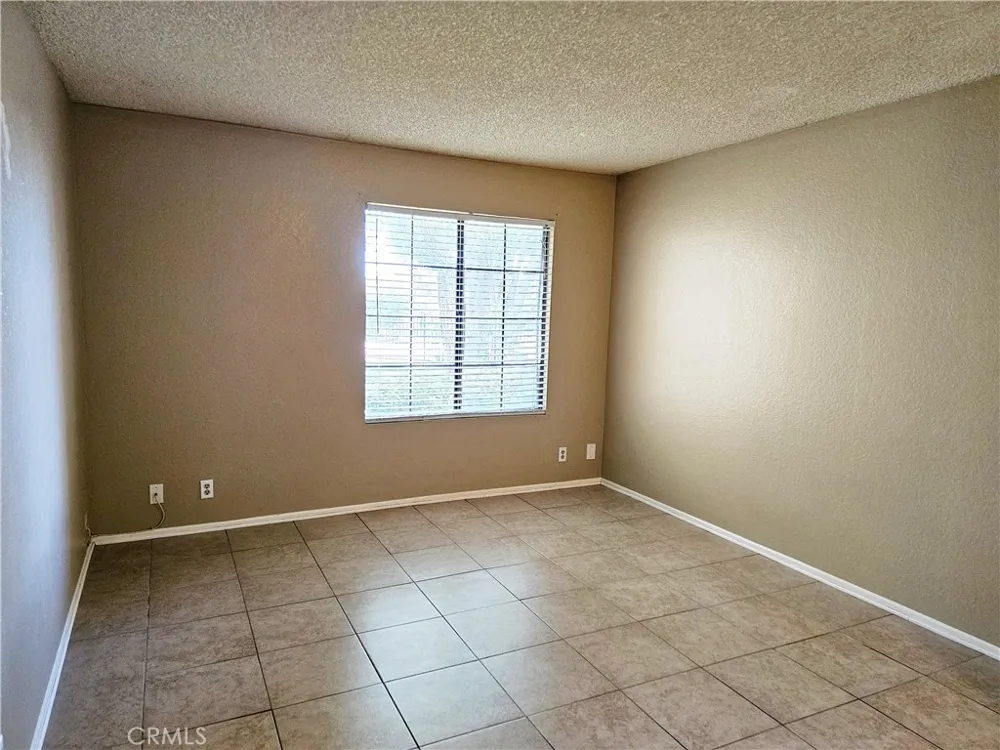 2554 Olive Drive #9 Palmdale, CA 93550
