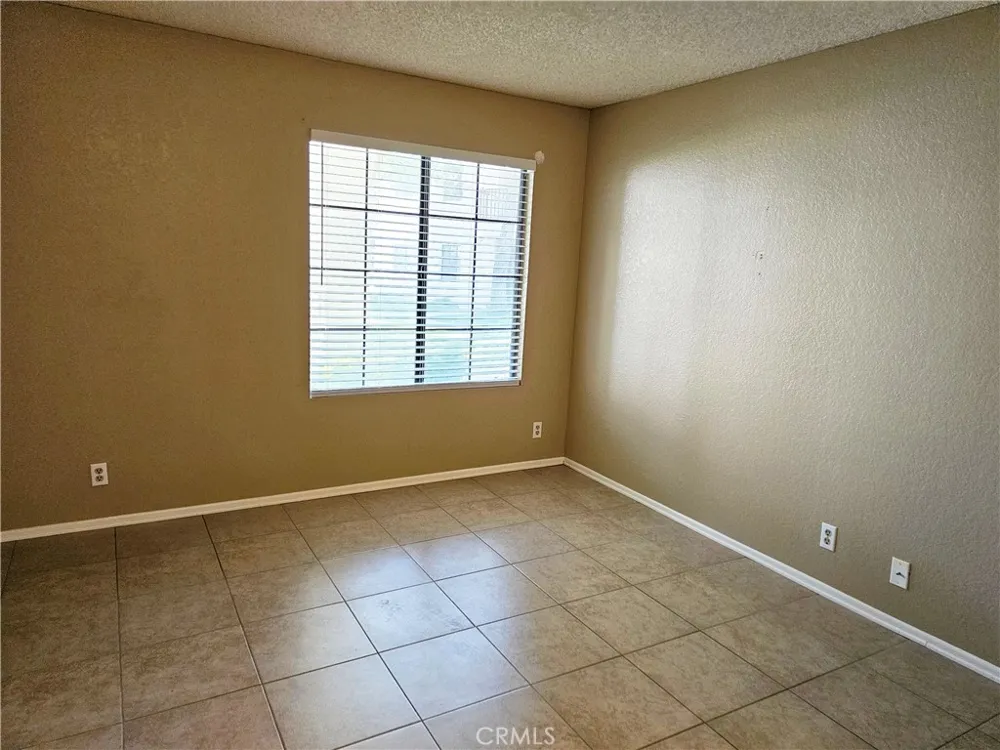 2554 Olive Drive #9 Palmdale, CA 93550