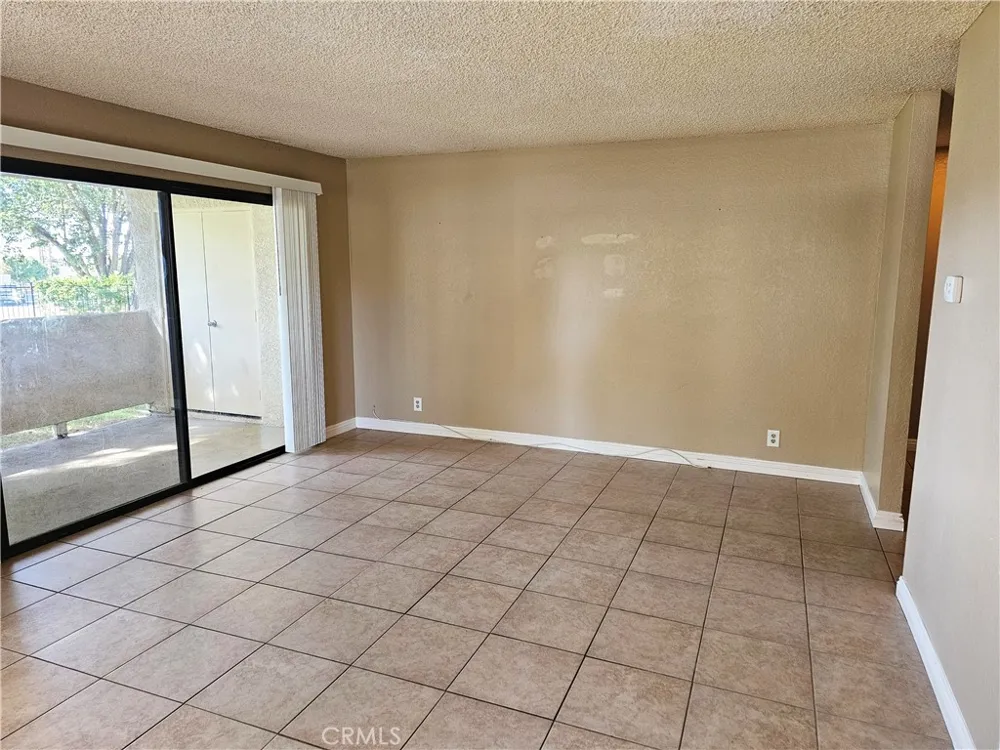 2554 Olive Drive #9 Palmdale, CA 93550