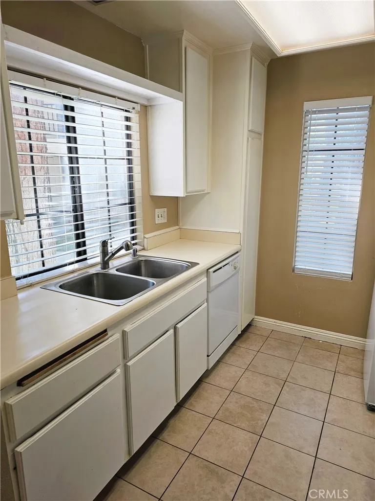 2554 Olive Drive #9 Palmdale, CA 93550