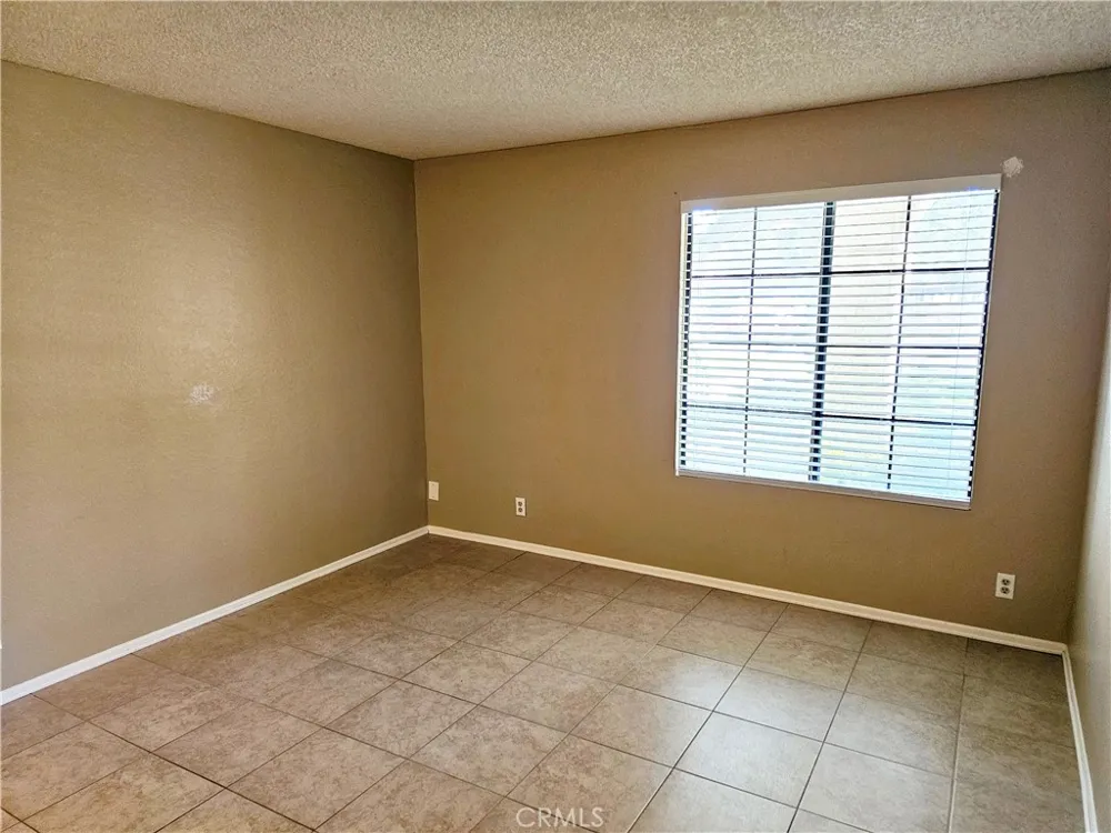 2554 Olive Drive #9 Palmdale, CA 93550