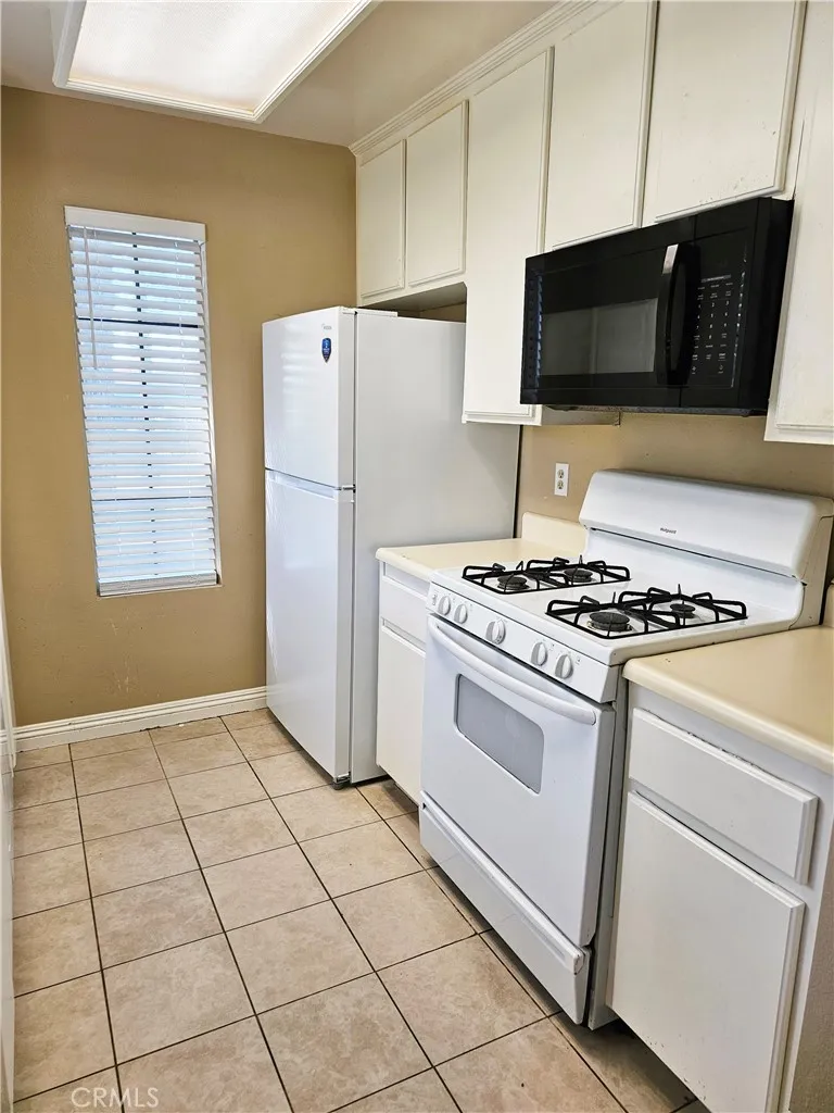 2554 Olive Drive #9 Palmdale, CA 93550