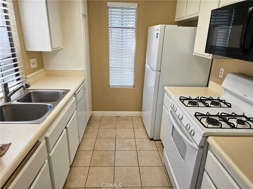 2554 Olive Drive #9 Palmdale, CA 93550