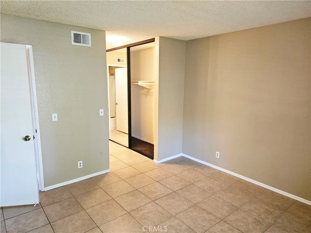 2554 Olive Drive #9 Palmdale, CA 93550